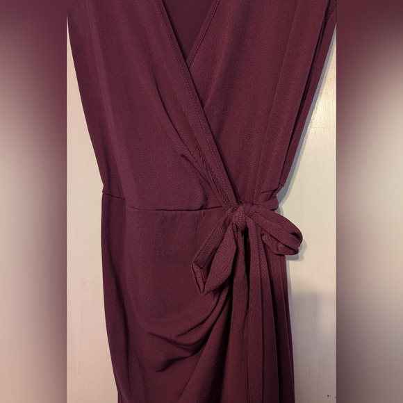 Women's Elegant Wrap Dress - Picture 4 of 4